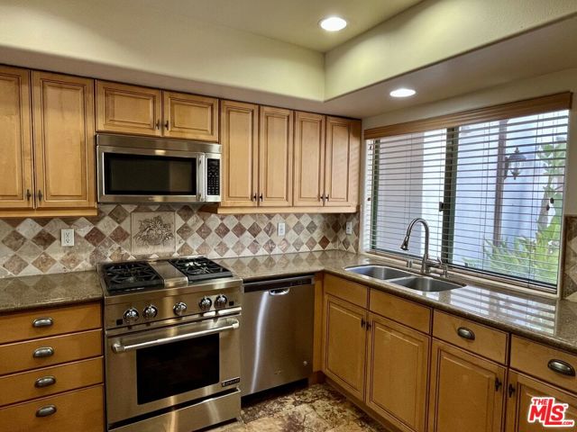 4301 Los Feliz Boulevard, Los Angeles CA: https://media.crmls.org/mediaz/b03ae558-5aef-4cae-ba6b-cf3932fa75ec.jpg