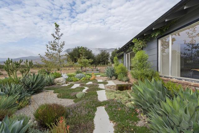 43002 Arroyo Seco Road, Soledad CA: https://media.crmls.org/mediaz/b03b2fa3-78ff-41c4-970c-aa4ce54c0744.jpg