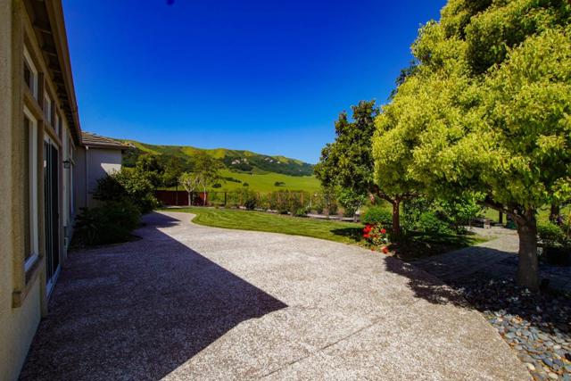 334 Paseo Gularte, San Juan Bautista CA: https://media.crmls.org/mediaz/b03b7c15-4572-44bc-8827-53de089f97af.jpg