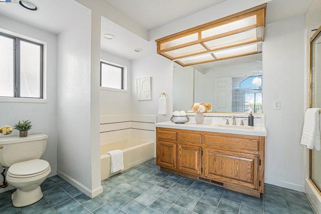 4325 Monterey ct, Discovery Bay CA: https://media.crmls.org/mediaz/b03b9e82-38cc-4d21-8951-b6d0f7ffefba.jpg
