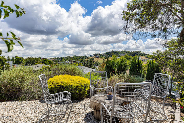 Detail Gallery Image 4 of 29 For 3663 Roderick Rd, Los Angeles,  CA 90065 - 3 Beds | 2 Baths