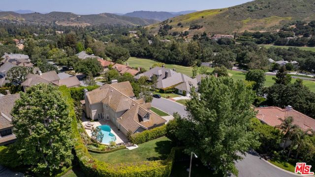 5449 S Rim Street, Thousand Oaks CA: https://media.crmls.org/mediaz/b03c997e-add1-4300-bf40-68d89994b715.jpg