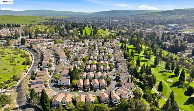 906 Vista Pointe Dr, San Ramon CA: https://media.crmls.org/mediaz/b03ca105-5e0c-4f05-b1b8-9b2153a87782.jpg