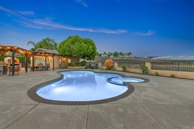 1508 Sequoia Lane, Vista CA: https://media.crmls.org/mediaz/b03cd6cb-2088-4cea-9776-282b9a4f8099.jpg