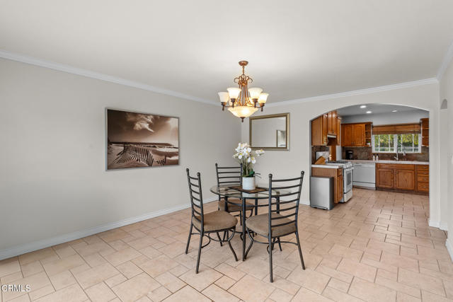 Detail Gallery Image 15 of 45 For 1036 Stanford Dr, Simi Valley,  CA 93065 - 5 Beds | 2/1 Baths