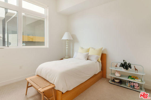 1124 W Panorama Way, Los Angeles CA: https://media.crmls.org/mediaz/b03d3150-14f8-4a40-b319-c648eff9983a.jpg