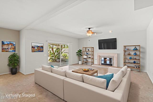41985 Hemingway Court, Palm Desert CA: https://media.crmls.org/mediaz/b03d3fd8-290f-415e-bca4-ec2b74483d6f.jpg
