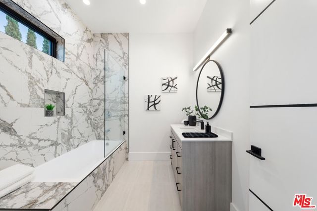 4637 Dunas Lane, Tarzana CA: https://media.crmls.org/mediaz/b03d9e8f-7bf9-4d12-a0cf-18d0be4eb610.jpg