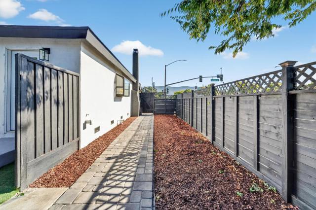 5602 Meridian Avenue, San Jose CA: https://media.crmls.org/mediaz/b03daf39-49c5-4dbb-882c-9638bb94538d.jpg