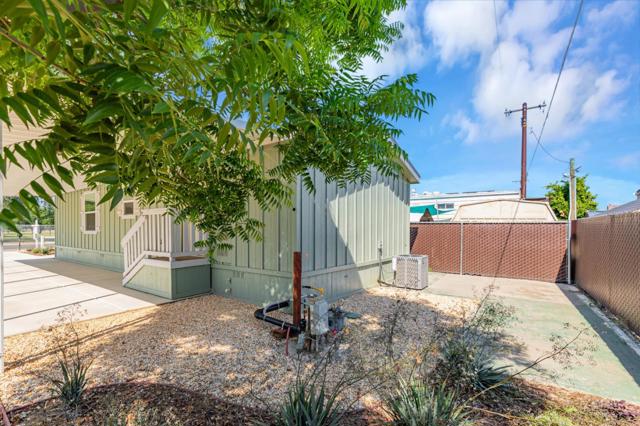26814 S Mooney Boulevard, Visalia CA: https://media.crmls.org/mediaz/b03de517-7fd6-4fd9-9df0-8b46743a0cb0.jpg