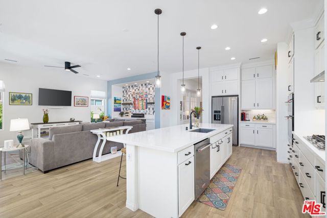 21 Chardonnay, Rancho Mirage CA: https://media.crmls.org/mediaz/b03dfed1-81b8-4c56-8fd4-b4dff2faa3ac.jpg