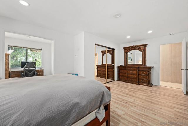 2231 Oak Hill Dr, Escondido CA: https://media.crmls.org/mediaz/b03e233b-e5f7-46a4-97b8-39de52c31b17.jpg