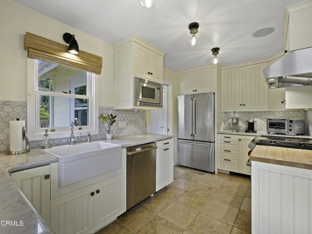 Detail Gallery Image 14 of 39 For 10392 Hills Rd, Mendocino,  CA 95460 - 2 Beds | 1 Baths