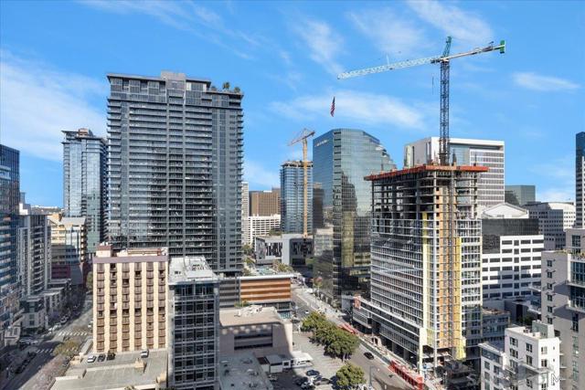 1388 Kettner Blvd, San Diego CA: https://media.crmls.org/mediaz/b03eac5e-fcd6-421a-9b8b-d742abe23927.jpg