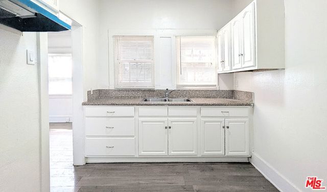 435 W 4TH Street, Long Beach CA: https://media.crmls.org/mediaz/b03f432c-ba3c-46e5-92eb-49a1f1dcd45b.jpg