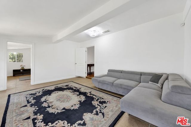 10109 Gloria Avenue, North Hills CA: https://media.crmls.org/mediaz/b03f5ac1-1d89-48ff-a76d-7c4fc87ac935.jpg