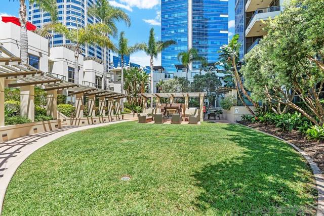 700 W E St, San Diego CA: https://media.crmls.org/mediaz/b03f6654-723c-4311-841e-cef025d8e9f5.jpg
