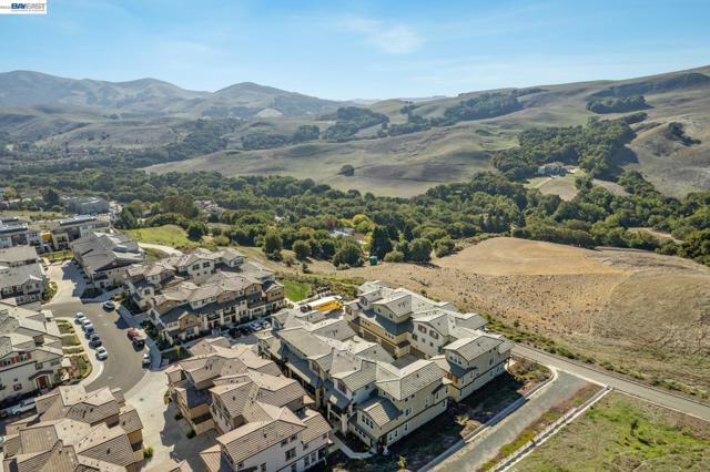 57109 Via Vicenza, San Ramon CA: https://media.crmls.org/mediaz/b03f6f0f-09bf-4638-b01f-83431c6ec869.jpg