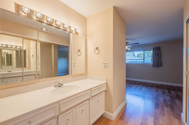 1007 Driftwood Place, Salinas CA: https://media.crmls.org/mediaz/b0400c80-ec06-4e43-851f-c4a91af5fc63.jpg