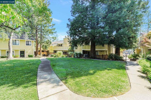771 Center Ave, Martinez CA: https://media.crmls.org/mediaz/b0409a59-ce21-406c-9b75-097db904496d.jpg
