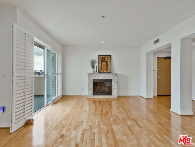 320 S Willaman Drive, Los Angeles CA: https://media.crmls.org/mediaz/b041397f-678f-45ed-ada2-e84676512006.jpg