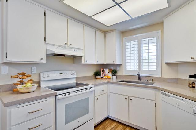 336 Shadow Run Drive, San Jose CA: https://media.crmls.org/mediaz/b0415dac-2a00-4af3-8658-7936f9e92caf.jpg