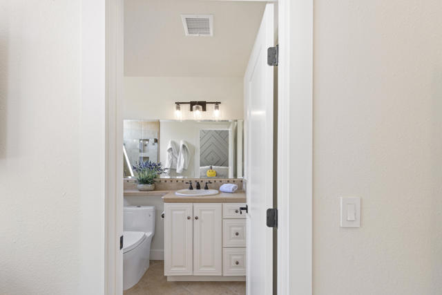 73042 Galleria Court, Palm Desert CA: https://media.crmls.org/mediaz/b0416c77-ae0a-4d12-aefa-3634f52b4e08.jpg