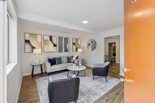 545 Central Ave, Alameda CA: https://media.crmls.org/mediaz/b041d688-27be-4823-a2de-371c41b1751b.jpg