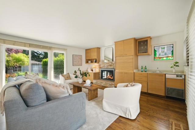263 W Oakwood Boulevard, Redwood City CA: https://media.crmls.org/mediaz/b0422564-550b-44a4-b2aa-4f4980a0b52d.jpg