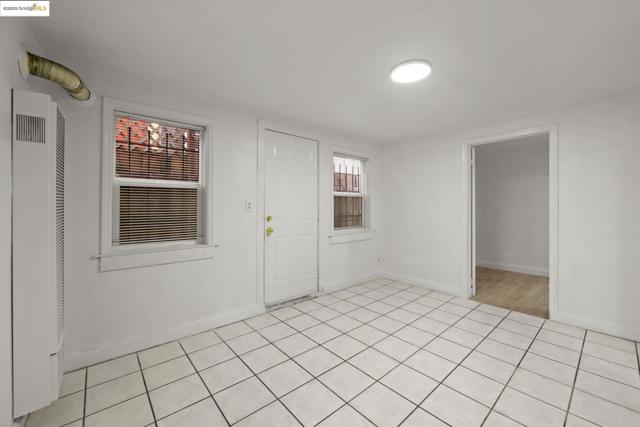 1311 87Th Ave, Oakland CA: https://media.crmls.org/mediaz/b042b393-3b34-4e8e-a30e-7461191de770.jpg