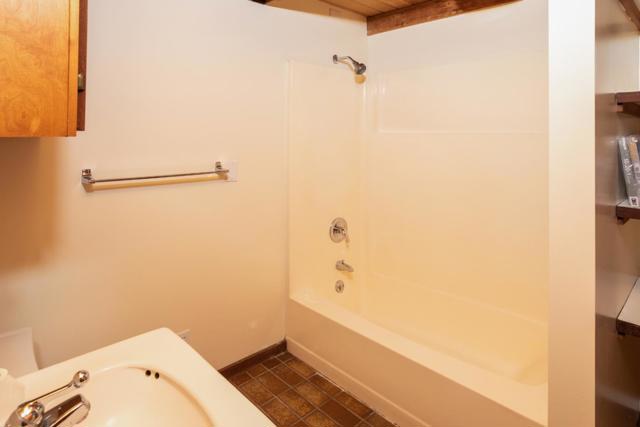 23200 Encinal Court, Los Altos Hills CA: https://media.crmls.org/mediaz/b042c479-b082-4028-9694-23f6a28336dc.jpg