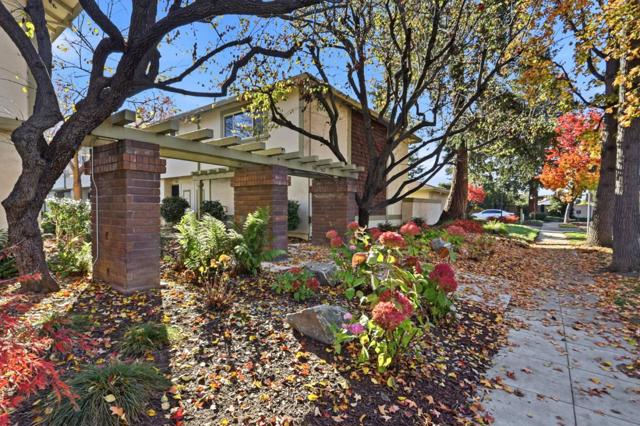 540 Valley Forge Way, Campbell CA: https://media.crmls.org/mediaz/b04313bc-c794-4faf-91e0-272fa97a28c9.jpg