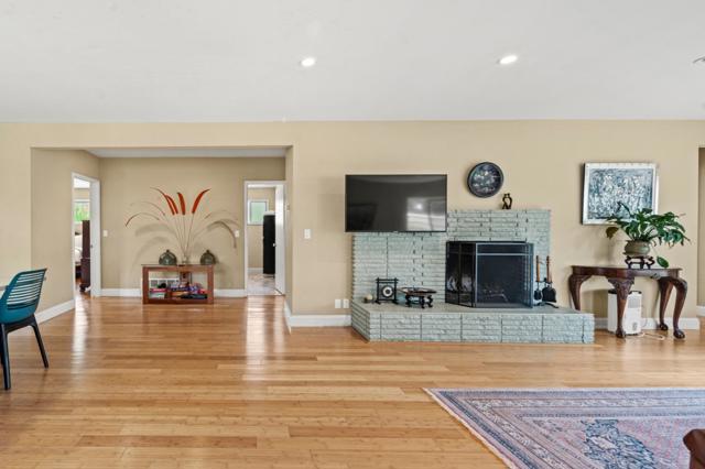 4021 Sunridge Road, Pebble Beach CA: https://media.crmls.org/mediaz/b0432053-9154-470d-bc13-915bc496adc9.jpg