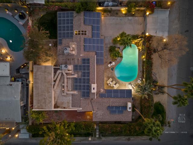 1223 E San Lorenzo Road, Palm Springs CA: https://media.crmls.org/mediaz/b043bf89-7a2a-4a91-b938-a1a55692b388.jpg