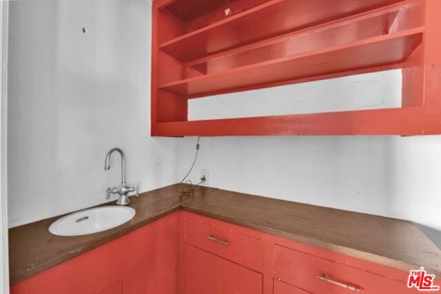 11378 Ovada Place, Los Angeles CA: https://media.crmls.org/mediaz/b0441284-1a42-48c2-baae-108507d22103.jpg