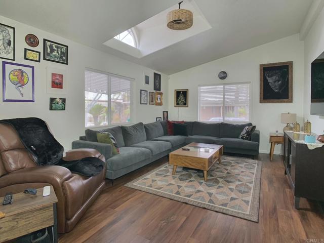Detail Gallery Image 9 of 26 For 2003 Bayview Hts #105,  San Diego,  CA 92105 - 3 Beds | 2 Baths