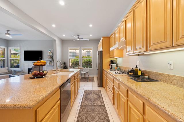 37 Shoreline Drive, Rancho Mirage CA: https://media.crmls.org/mediaz/b046ca2c-5549-461e-aae1-efe891b381f7.jpg