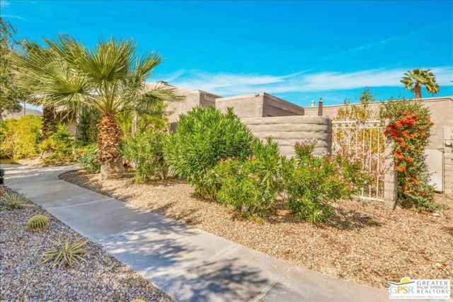 2861 Sundance Circle, Palm Springs CA: https://media.crmls.org/mediaz/b0474f68-d31b-4aec-b48f-c0c1f5d10112.jpg
