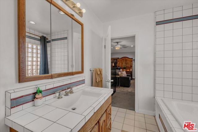 7506 Independenc Avenue, Canoga Park CA: https://media.crmls.org/mediaz/b0477524-f992-433b-9a6f-2943473310b4.jpg