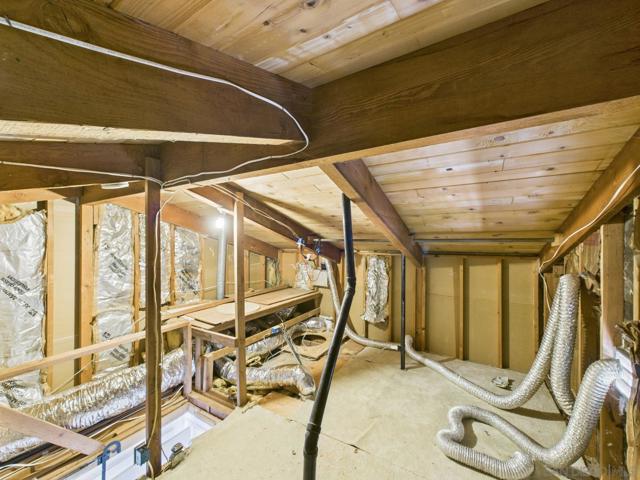 670 Bel Air Dr W, Vista CA: https://media.crmls.org/mediaz/b048b6eb-f54a-4c69-8bc1-823ec52d96f6.jpg