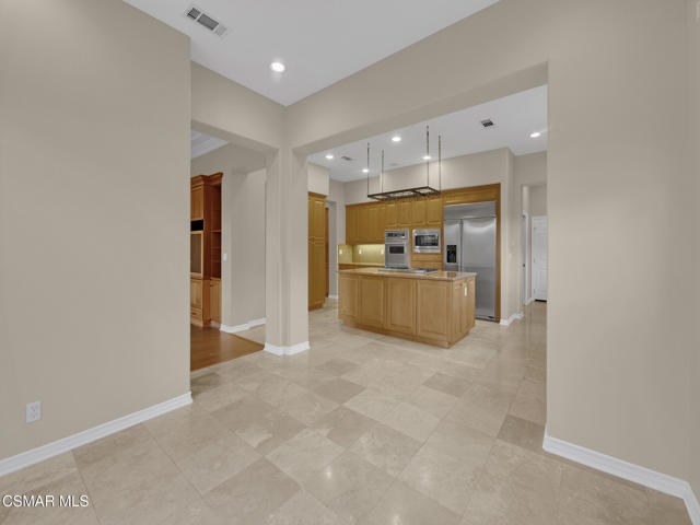 1048 Via Adorna, Newbury Park CA: https://media.crmls.org/mediaz/b048b812-d11c-4245-8fc3-a41648164dc9.jpg