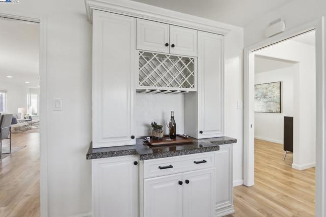 Image 22 of 53 For 5238 Brophy Dr