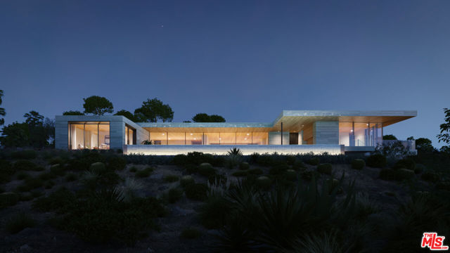 9323 Nightingale Drive, Los Angeles CA: https://media.crmls.org/mediaz/b0492d54-01ae-4435-823b-5bc6ed61204f.jpg