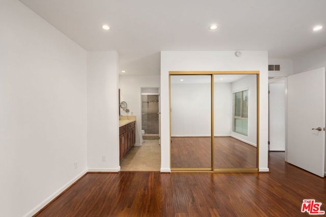 4732 Park Granada, Calabasas CA: https://media.crmls.org/mediaz/b049b501-ef55-48da-b37c-87edc53fffb0.jpg