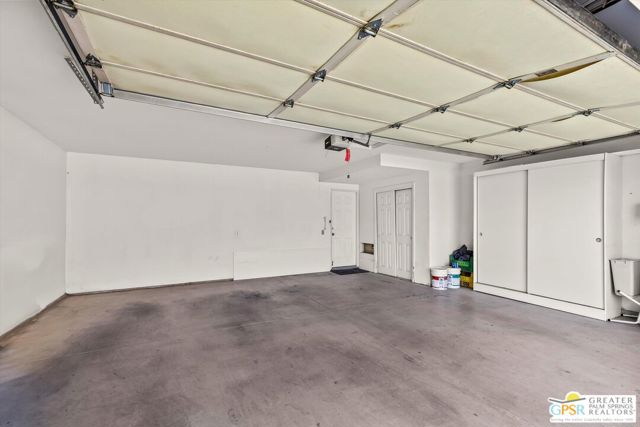34 Camino Arroyo Place, Palm Desert CA: https://media.crmls.org/mediaz/b049bf75-dd52-4755-8e9b-55a48b960125.jpg