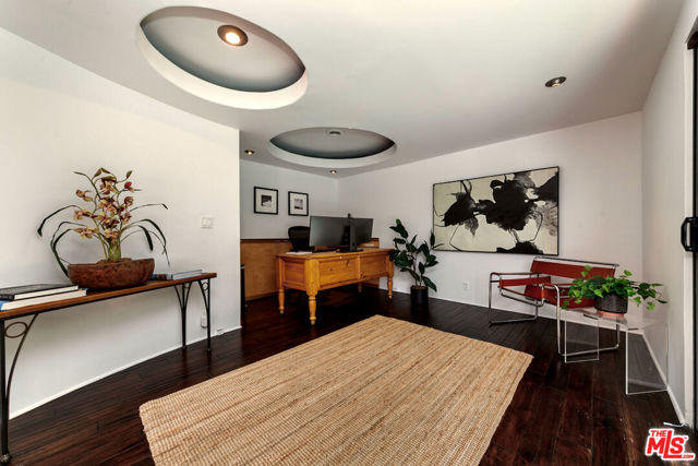7495 Mulholland Drive, Los Angeles CA: https://media.crmls.org/mediaz/b049f7d5-60e4-42e0-a6b6-b42d48508dfd.jpg