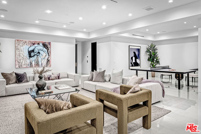 17228 Otsego Street, Encino CA: https://media.crmls.org/mediaz/b04a0f78-ffc6-4c5c-90ef-8034e9d73312.jpg