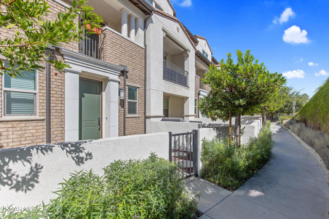 89 Jensen Court, Thousand Oaks CA: https://media.crmls.org/mediaz/b04b071a-532c-4238-9511-4806ecbde49a.jpg