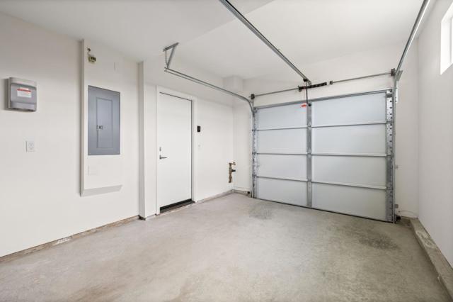 1307 Pullman Way, Oakland CA: https://media.crmls.org/mediaz/b04b116f-1183-4b90-8585-5d6929e944f3.jpg