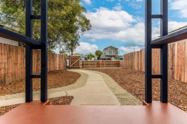 Detail Gallery Image 5 of 23 For 3645 Marlborough Ave, San Diego,  CA 92105 - 3 Beds | 3 Baths